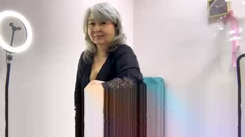 Snapshot of milf_charlotty chatting on February 13, 2:01 am Charlotte online show from February 13, 2:01 am