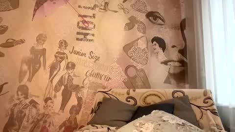 Snapshot of milf_charlotty chatting on March 7, 5:18 am Charlotte online show from March 7, 5:18 am