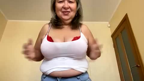 Snapshot of milf_charlotty chatting on October 19, 3:40 am Charlotte online show from October 19, 3:40 am