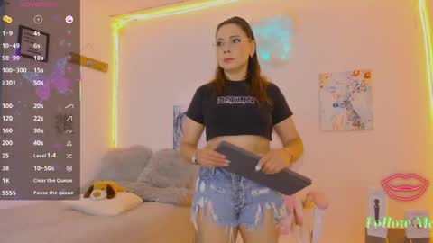 Aura  online show from May 26, 3:35 am