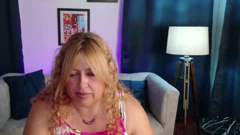 Snapshot of milfarlet chatting on May 2, 2:00 pm Arlet online show from May 2, 2:00 pm