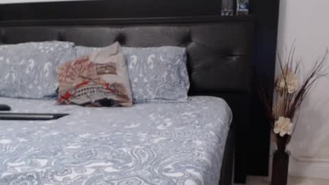 Snapshot of milfbiglips38 chatting on February 27, 7:12 am milfa online show from February 27, 7:12 am