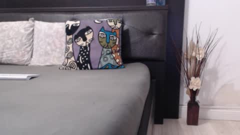 Snapshot of milfbiglips38 chatting on September 17, 4:25 am milfa online show from September 17, 4:25 am