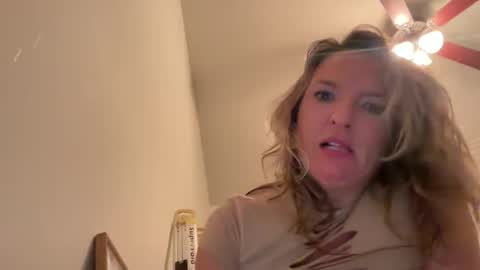 Snapshot of milfyplaywme chatting on November 3, 5:20 am milfyplaywme online show from November 3, 5:20 am