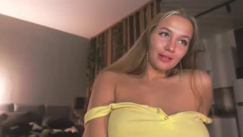 milk_bunny_ online show from February 21, 8:48 am