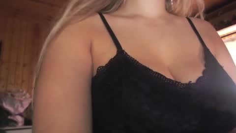 milk_bunny_ online show from July 14, 11:38 am