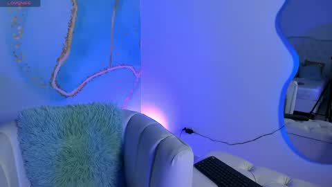 MiLKa VeLvEtT online show from April 17, 12:30 pm