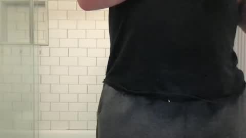 Snapshot of milkitdaddy chatting on March 6, 1:27 am milkitdaddy online show from March 6, 1:27 am