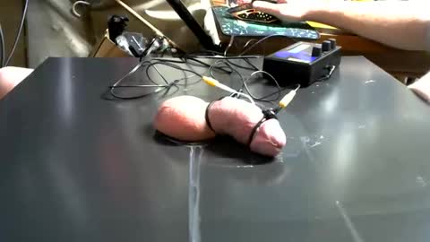 Snapshot of milkm3dry chatting on December 28, 5:23 am milk me dry online show from December 28, 5:23 am