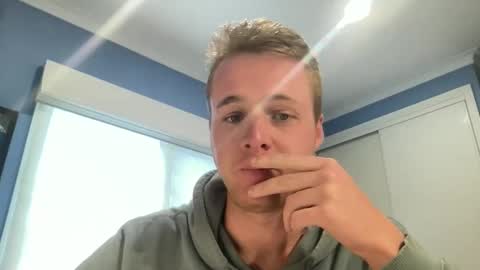 Snapshot of milkplease1234567 chatting on November 16, 7:36 am Milkplease online show from November 16, 7:36 am