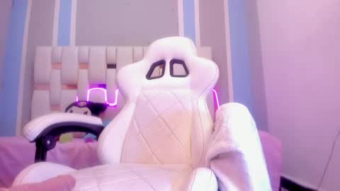 Snapshot of milkwhore1 chatting on February 10, 8:02 pm Michelle online show from February 10, 8:02 pm