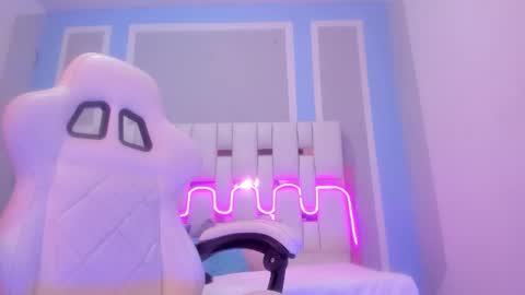 Snapshot of milkwhore1 chatting on February 11, 8:14 pm Michelle online show from February 11, 8:14 pm