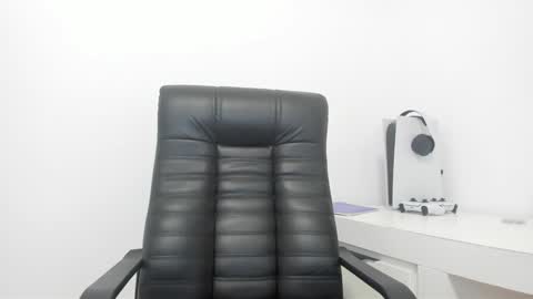 Livia online show from December 11, 7:25 pm