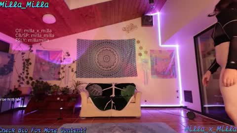 milla_milla online show from February 20, 5:15 am