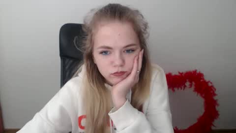 millaloveli online show from February 14, 8:33 am