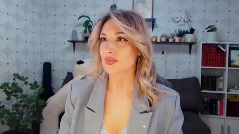 MillaXQueen online show from April 7, 11:21 am