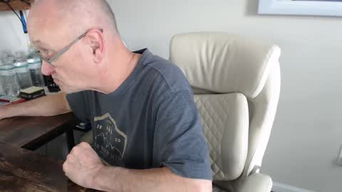 millenium0129 online show from October 8, 5:32 pm