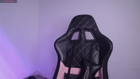 Snapshot of millie_bobby_ chatting on April 30, 9:52 pm Millie Bobby online show from April 30, 9:52 pm
