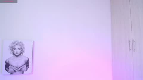 Snapshot of millie_bobby_ chatting on May 30, 5:32 pm Millie Bobby online show from May 30, 5:32 pm