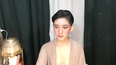 Snapshot of millie_fox21 chatting on January 17, 8:45 pm Im Milliedont forget to follow me online show from January 17, 8:45 pm