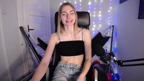 millie_lacroix online show from January 20, 3:28 pm