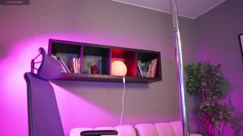millie_volturi online show from July 2, 1:06 pm
