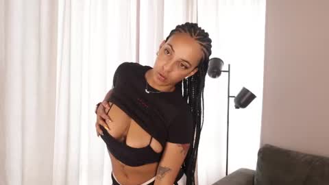millie_volturi online show from July 9, 1:37 pm