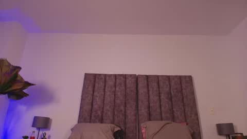 Snapshot of milliejhonson chatting on March 13, 1:01 am Mila online show from March 13, 1:01 am