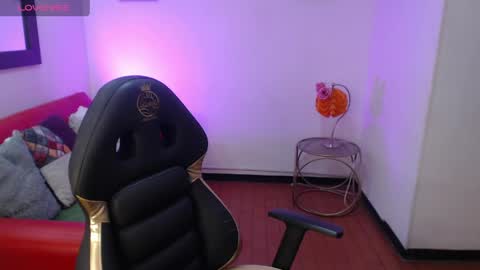 milly_1_ online show from May 6, 6:02 pm