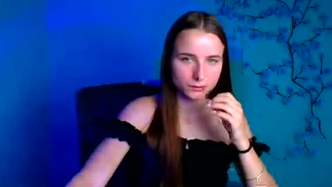 Snapshot of milly_liss chatting on July 2, 6:19 am Milly online show from July 2, 6:19 am