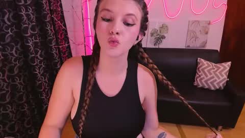 millysandlerr online show from March 5, 3:19 pm