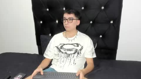 Snapshot of milogm_ chatting on July 16, 11:22 pm milogm_ online show from July 16, 11:22 pm