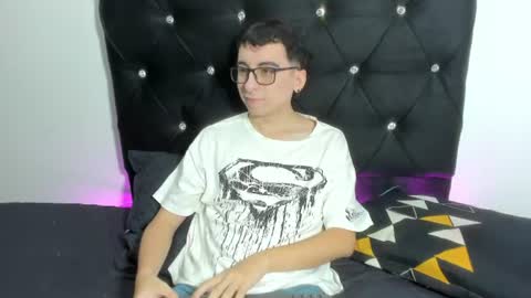 Snapshot of milogm_ chatting on July 17, 9:19 pm milogm_ online show from July 17, 9:19 pm