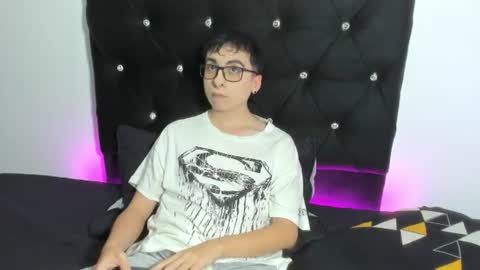 Snapshot of milogm_ chatting on July 22, 5:54 am milogm_ online show from July 22, 5:54 am