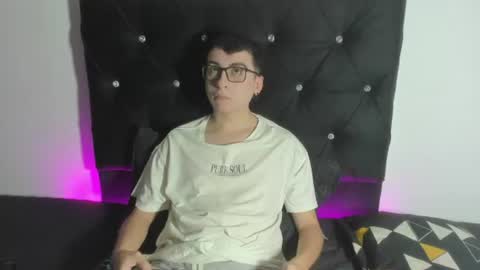 Snapshot of milogm_ chatting on July 24, 7:12 pm milogm_ online show from July 24, 7:12 pm