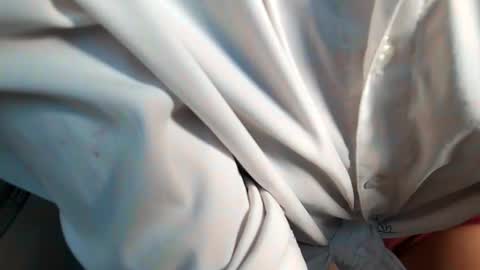 Snapshot of milu_curly chatting on November 17, 6:41 am Milu online show from November 17, 6:41 am