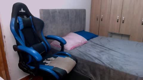 Snapshot of miluu_444 chatting on May 28, 12:30 am miluu_444 online show from May 28, 12:30 am