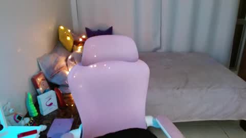 mily_milk_ online show from March 2, 8:16 am