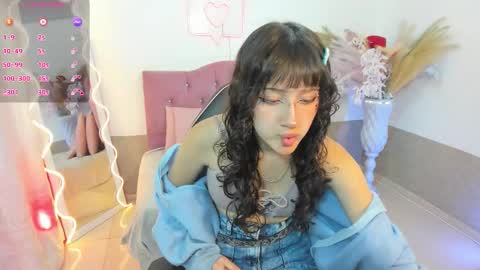 mily_tay online show from March 24, 11:37 am