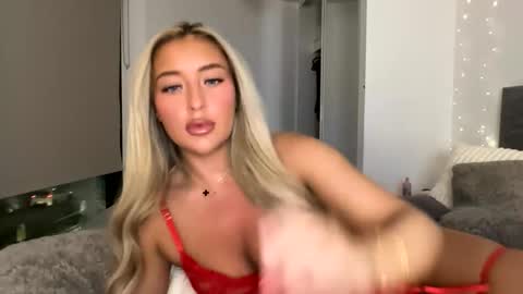 Mimi Monroe  online show from January 11, 6:13 pm