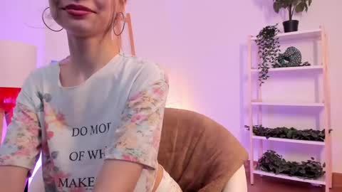 Mimi online show from May 30, 1:52 pm