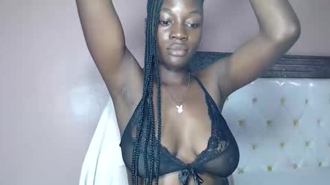 mimiebony online show from March 25, 7:47 am