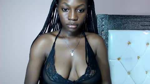 mimiebony online show from March 28, 11:54 am
