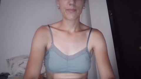 Snapshot of mimy31 chatting on July 20, 10:39 am mimy31 online show from July 20, 10:39 am