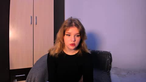 hi Im Mina  online show from December 10, 2:05 am