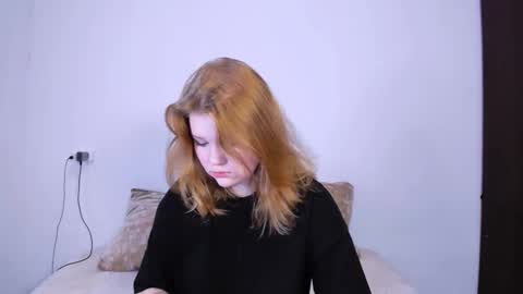 hi Im Mina  online show from October 27, 10:25 pm