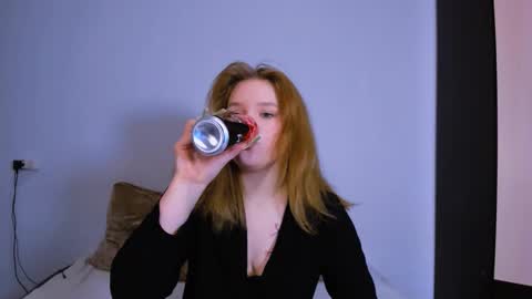 hi Im Mina  online show from December 17, 1:44 am