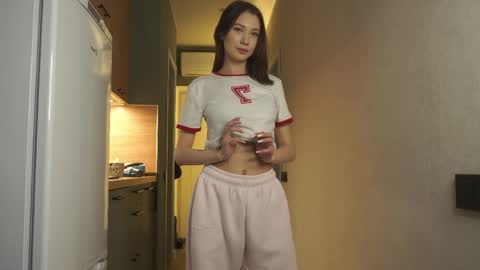 Snapshot of minakomii chatting on March 25, 8:53 am Mira online show from March 25, 8:53 am
