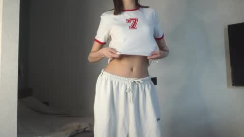 Snapshot of minakomii chatting on April 7, 7:20 am Mira online show from April 7, 7:20 am