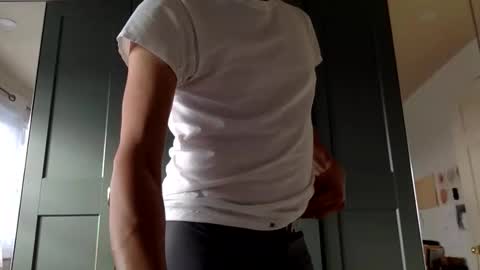 Snapshot of mince_alors chatting on December 1, 6:24 pm mince_alors online show from December 1, 6:24 pm